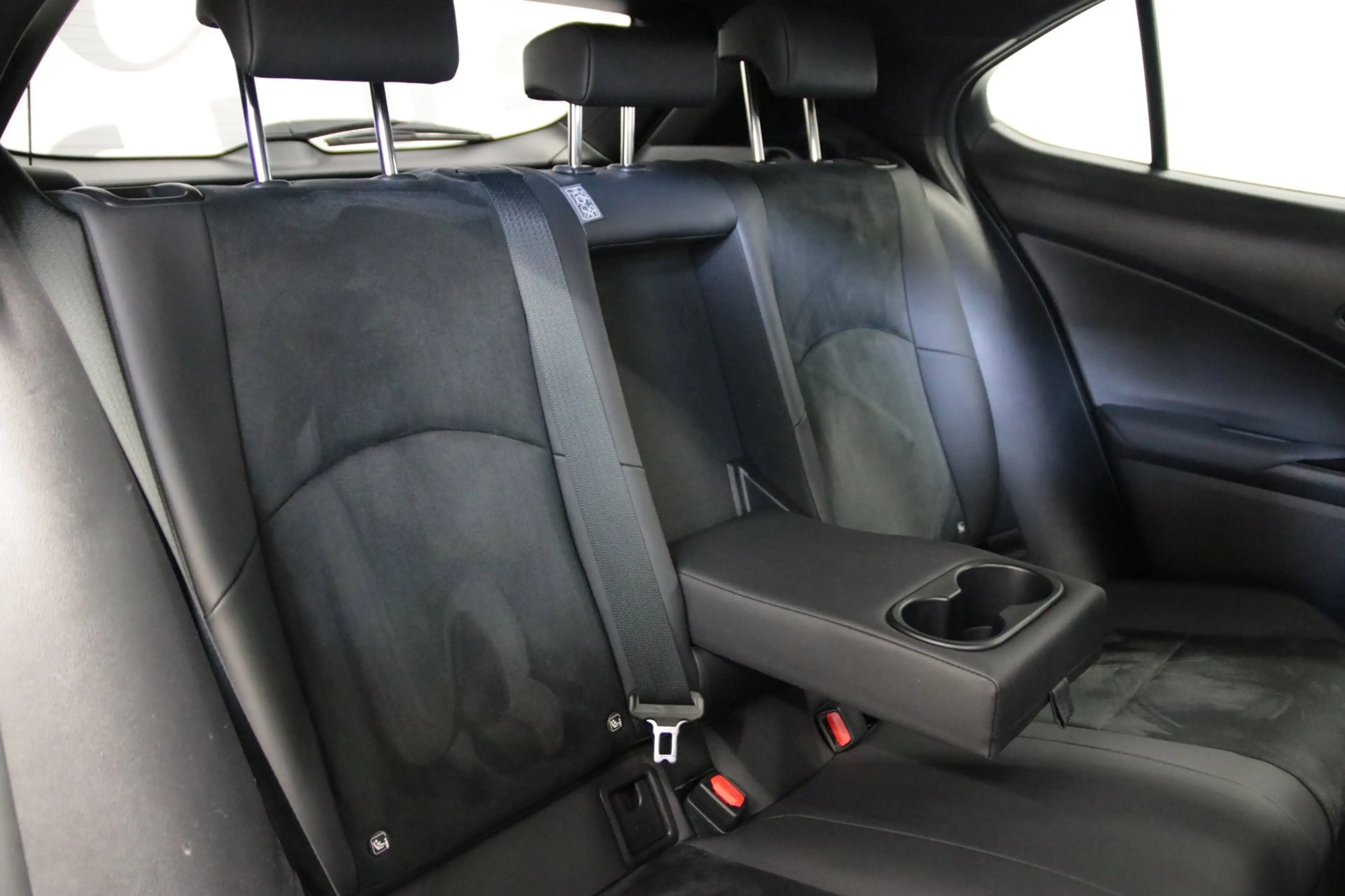 Lexus UX 250h F Sport Line/LED — photo 10