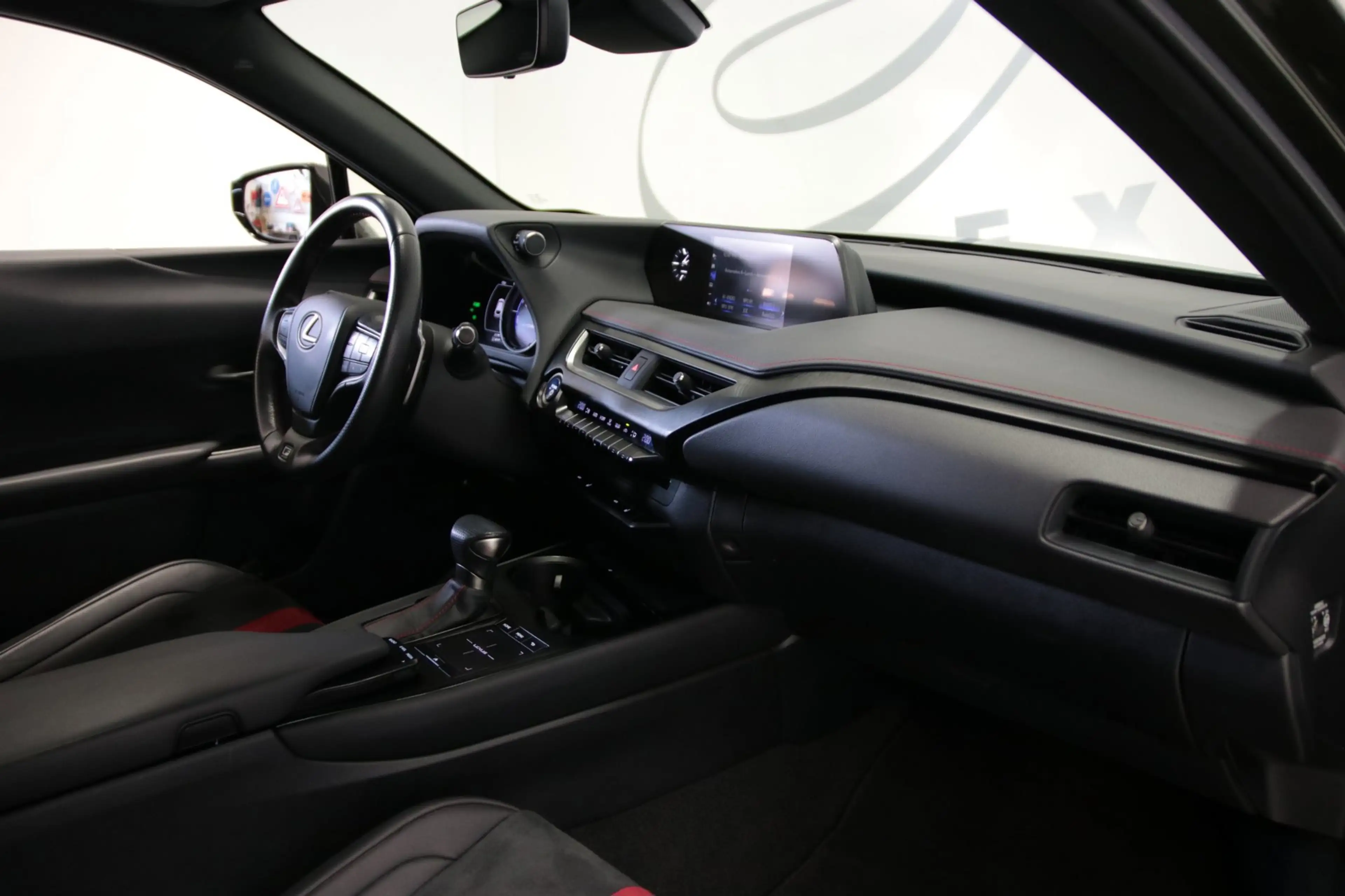 Lexus UX 250h F Sport Line/LED — photo 15