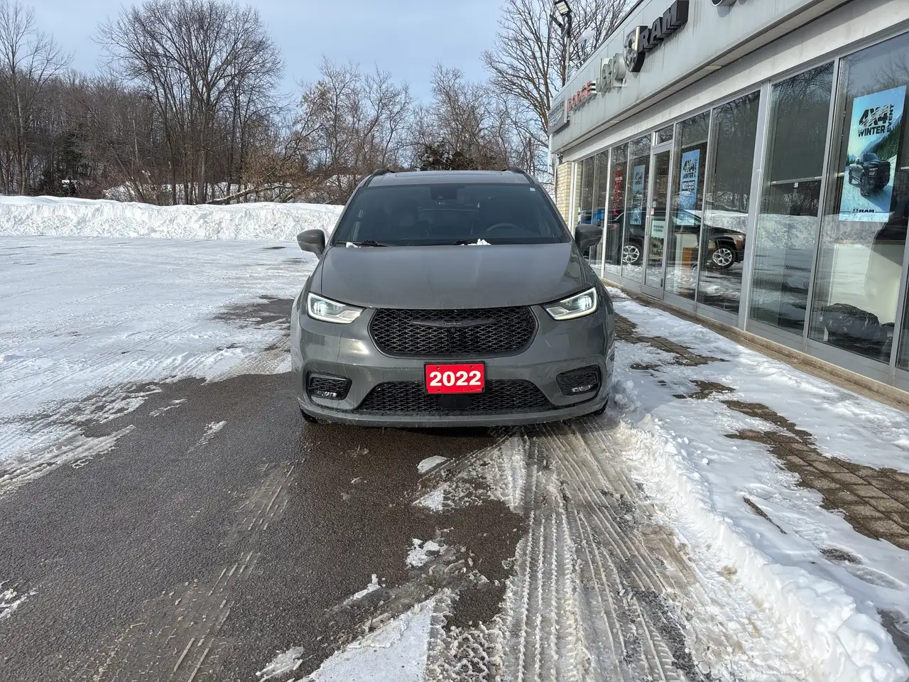 Chrysler Pacifica снимка Chrysler Pacifica