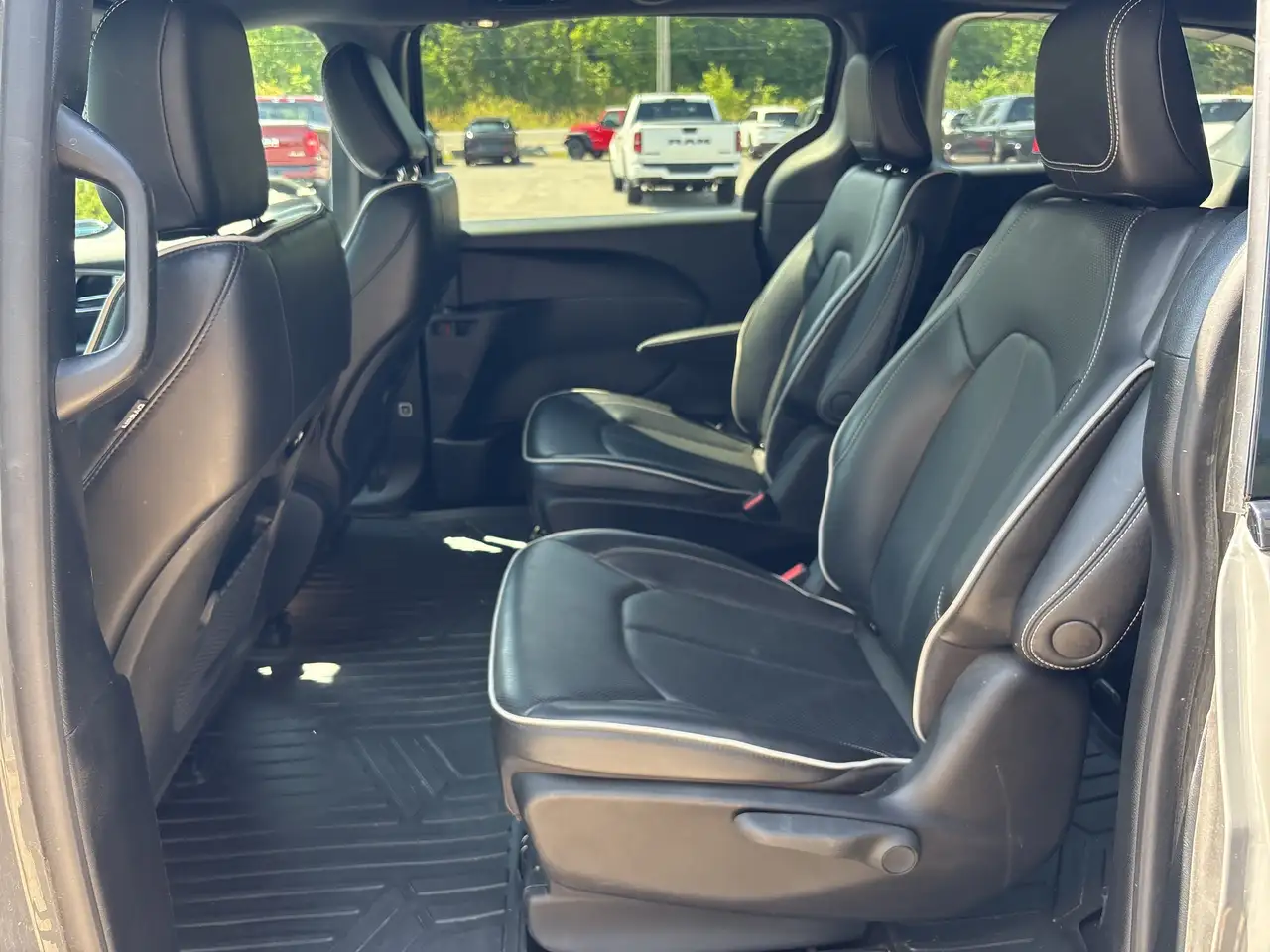 Chrysler Pacifica снимка Chrysler Pacifica