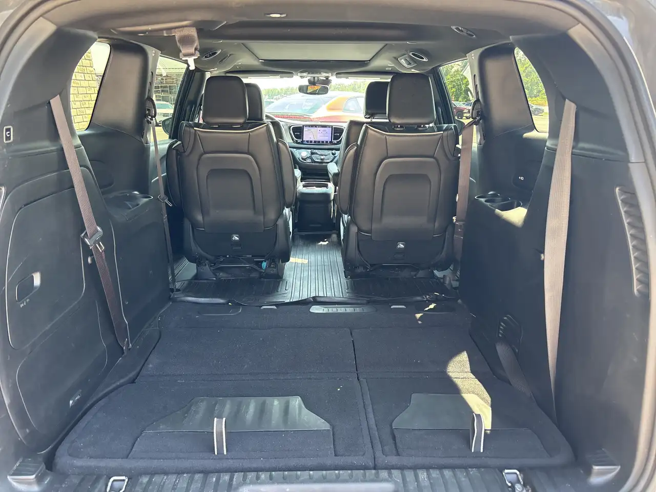 Chrysler Pacifica снимка Chrysler Pacifica