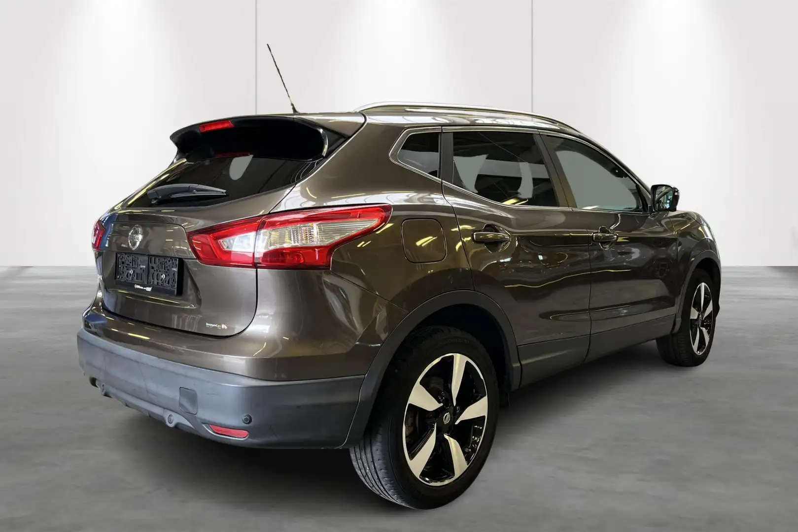 Nissan Qashqai 1.2 DIG-T N-Connecta + DESIGN PACK Brun - 2