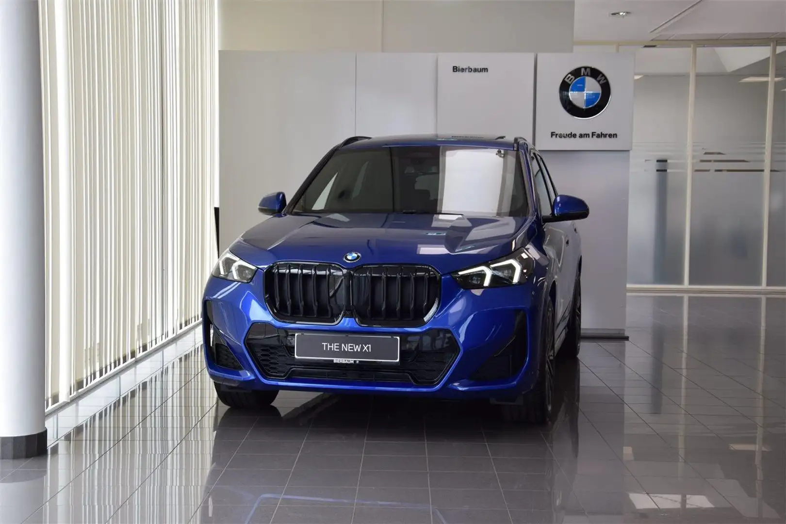 BMW X1 sDrive18d M-Sport NEUWAGEN Blauw - 2