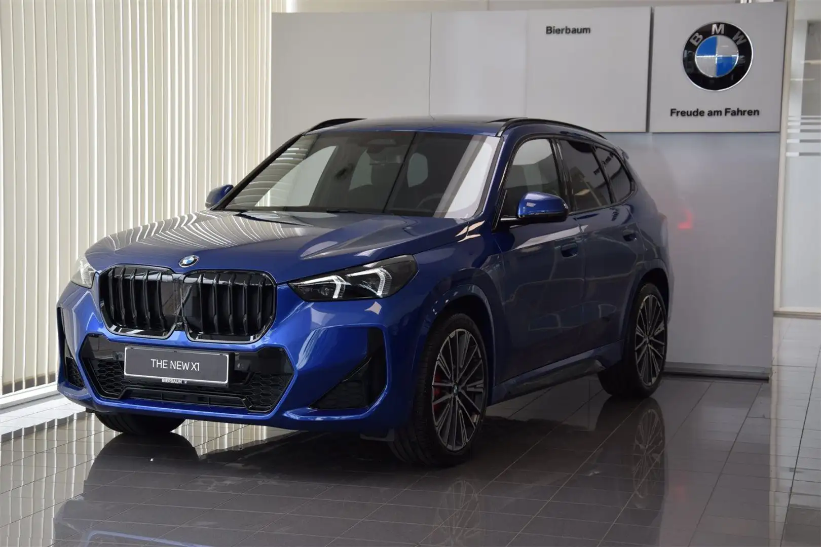 BMW X1 sDrive18d M-Sport NEUWAGEN Blauw - 1