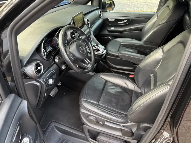 Mercedes-Benz V-Class view 11