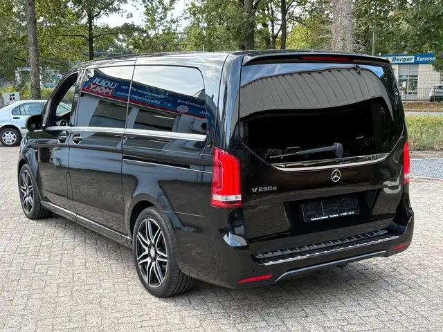 Mercedes-Benz V-Class view 9
