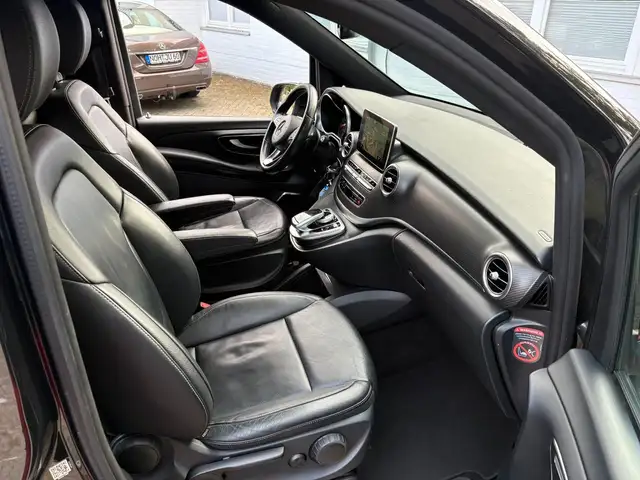 Mercedes-Benz V-Class view 12