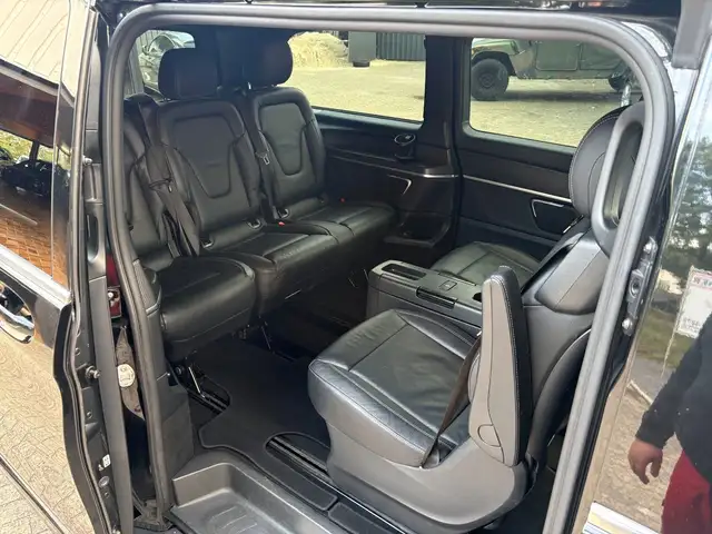 Mercedes-Benz V-Class view 15