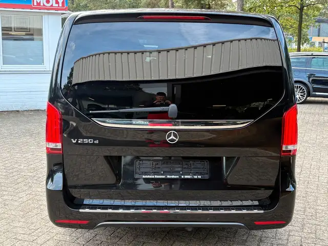 Mercedes-Benz V-Class view 8