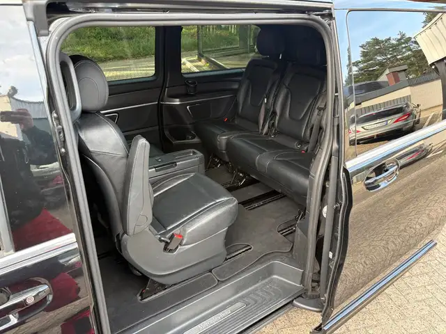 Mercedes-Benz V-Class view 13