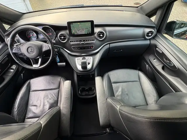 Mercedes-Benz V-Class view 10