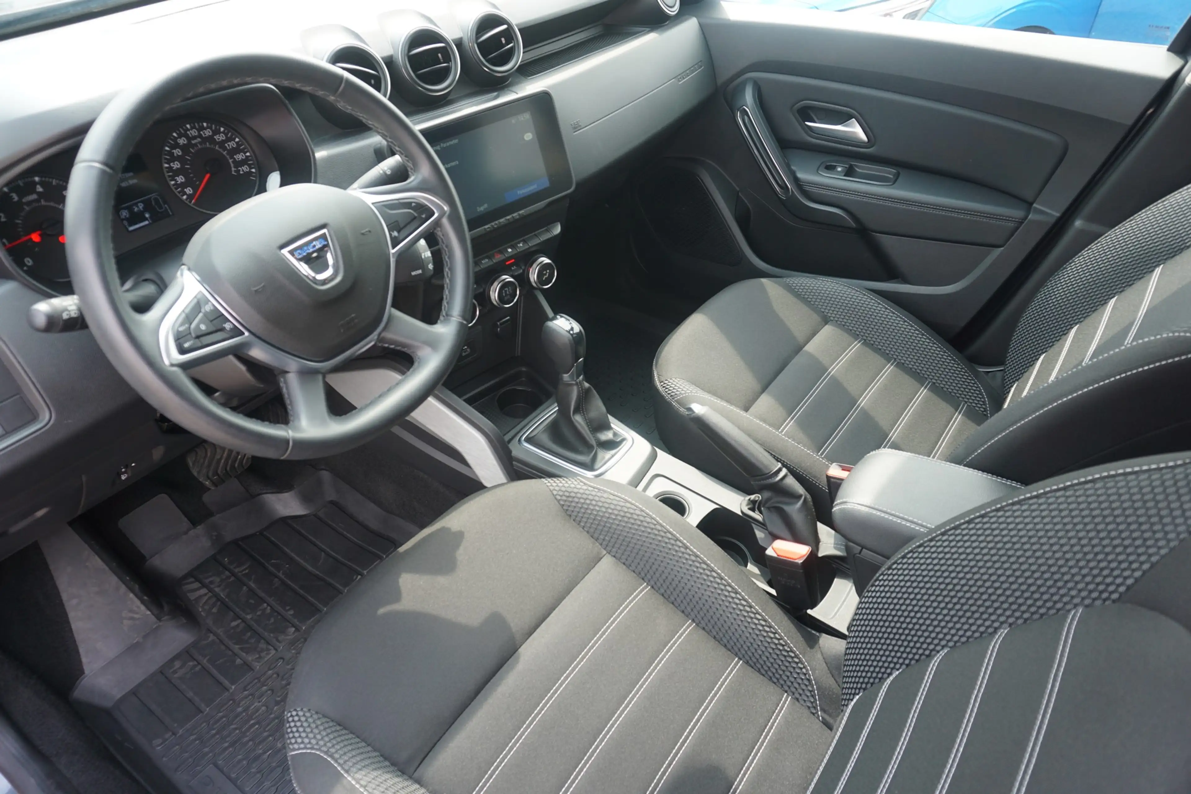 Dacia Duster II 1.3 TCe Prestige Aut. LED Navi Kamera — photo 8