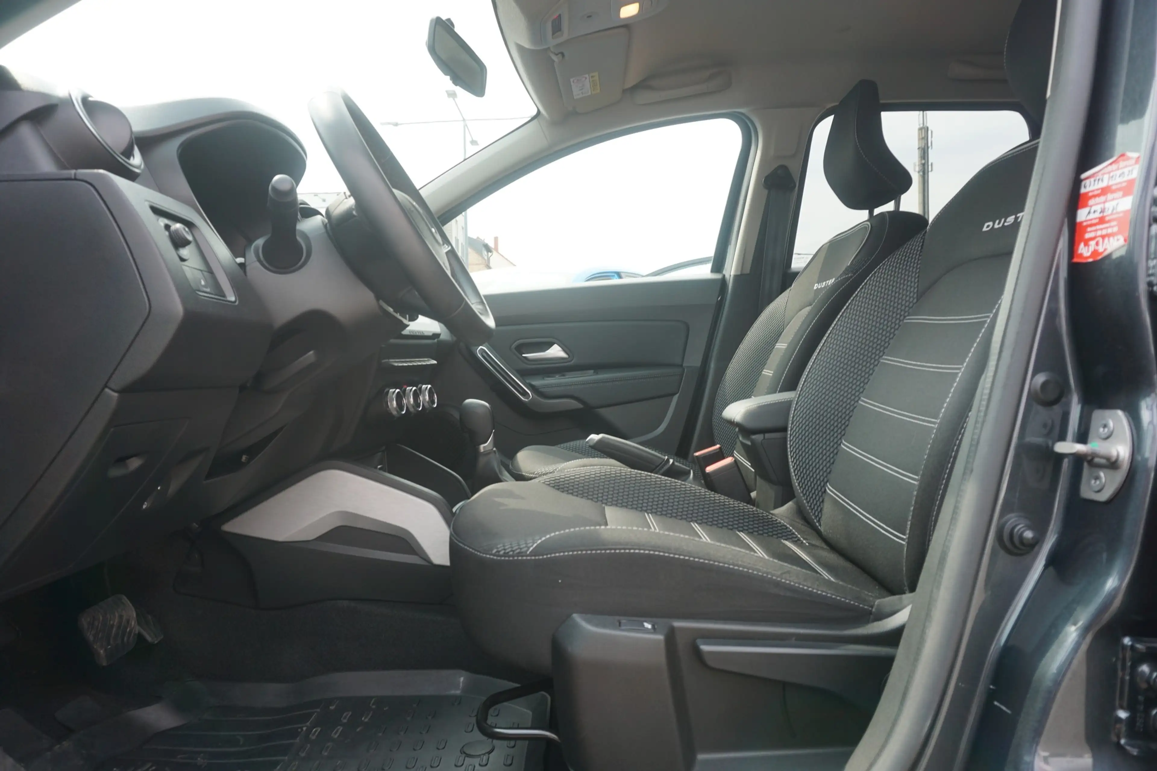 Dacia Duster II 1.3 TCe Prestige Aut. LED Navi Kamera — photo 11