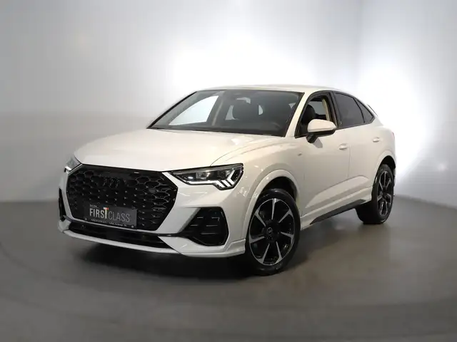 Audi Q3 35 TFSI admired