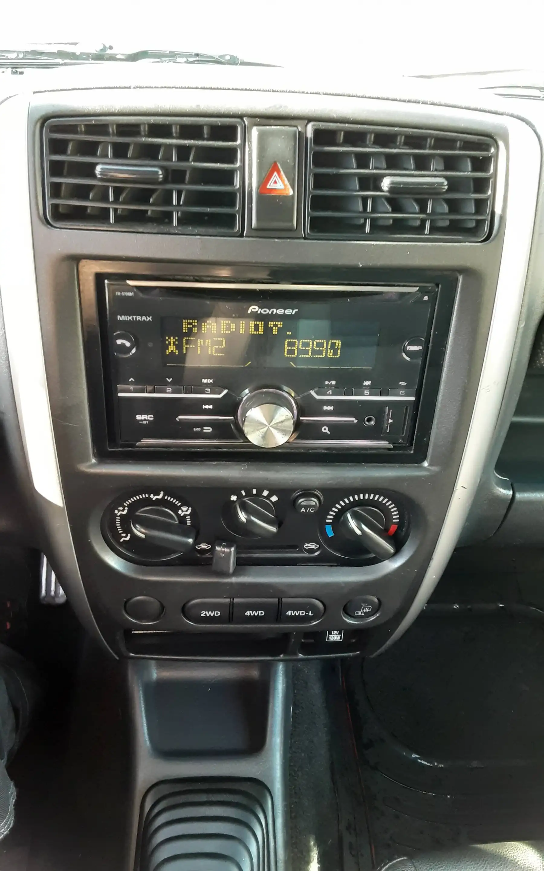 Suzuki Jimny — photo 11