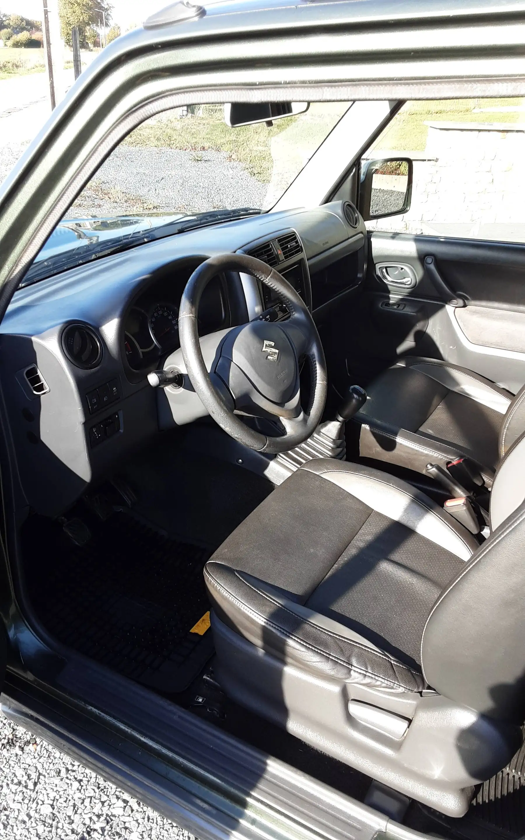 Suzuki Jimny — photo 12