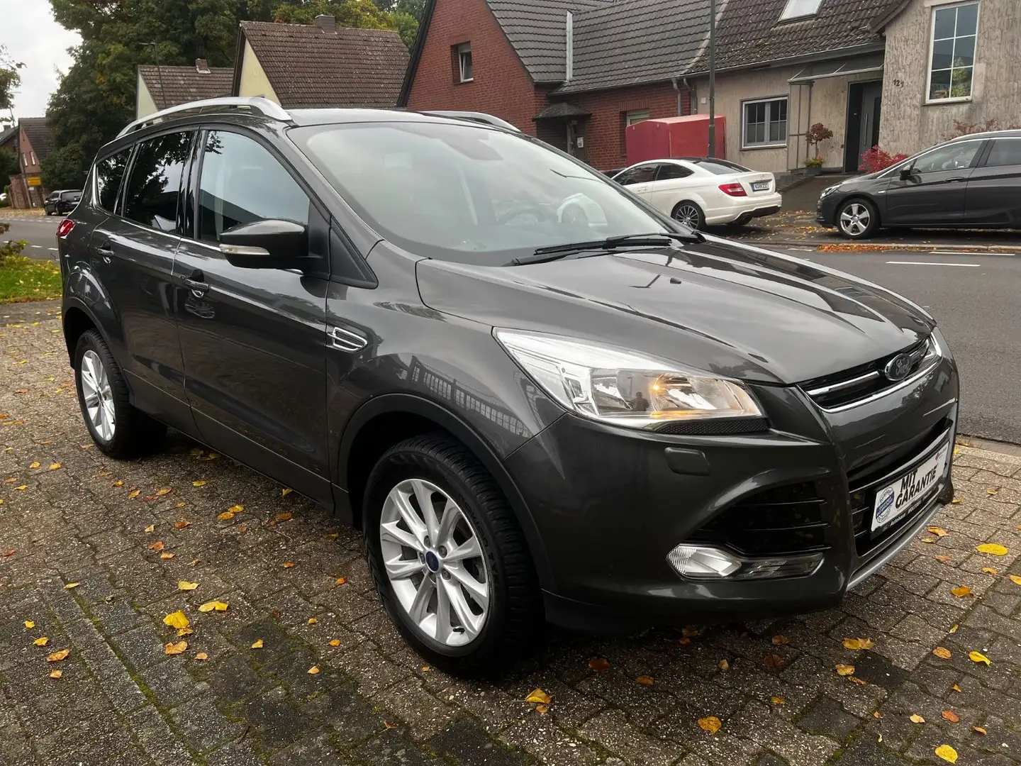 Ford Kuga Titanium KAMERA/PDC/T.LEDER/TÜV Grau - 1