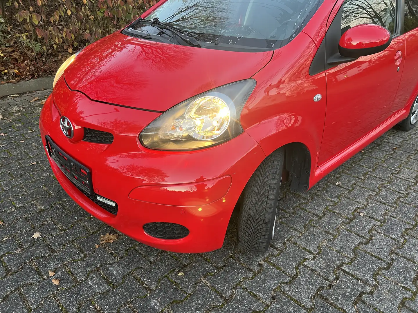 Toyota Aygo Aygo 1.0-i-VVT-i Edition*Navi*PDC MMT Rot - 2