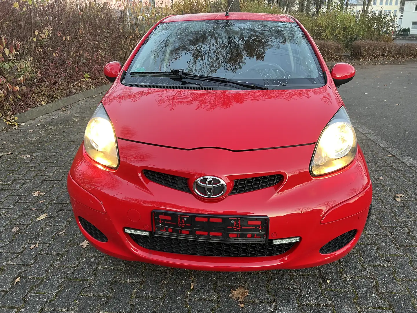 Toyota Aygo Aygo 1.0-i-VVT-i Edition*Navi*PDC MMT Rot - 1