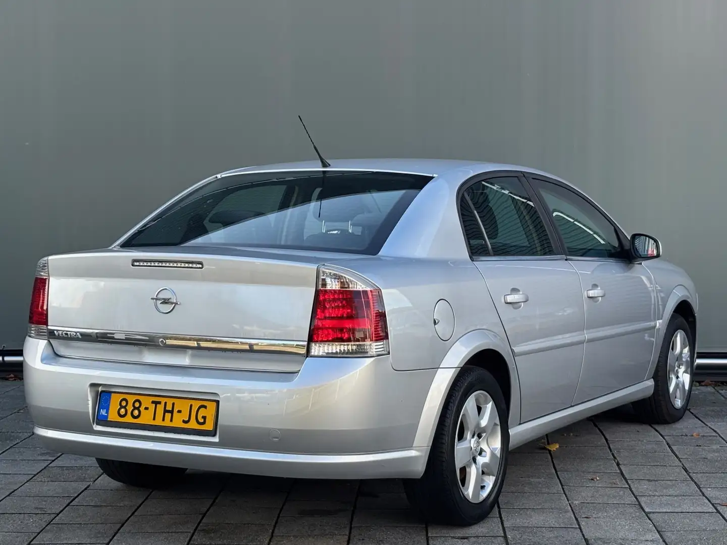 Opel Vectra BWJ 2006 |1.8-16V Comfort NWE APK | AIRCO | NAVI | Grijs - 2