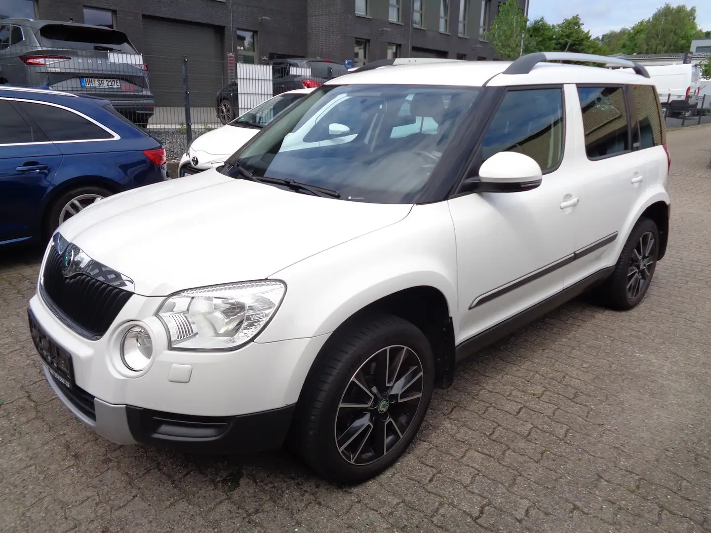 Skoda Yeti 2.0 TDI Adventure, Klima, AHK, PDC Weiß - 2