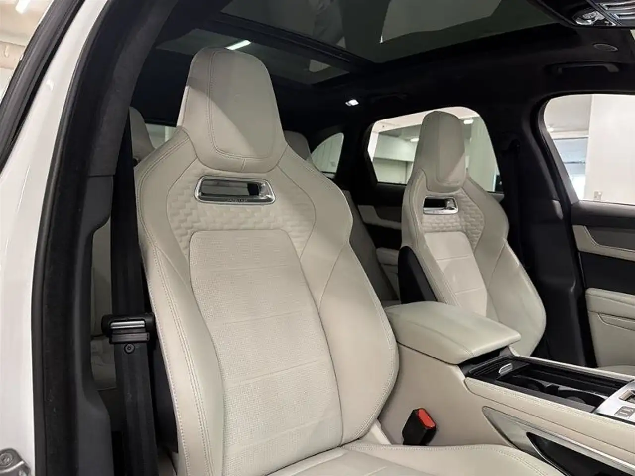 Jaguar F-Pace снимка Jaguar F-Pace