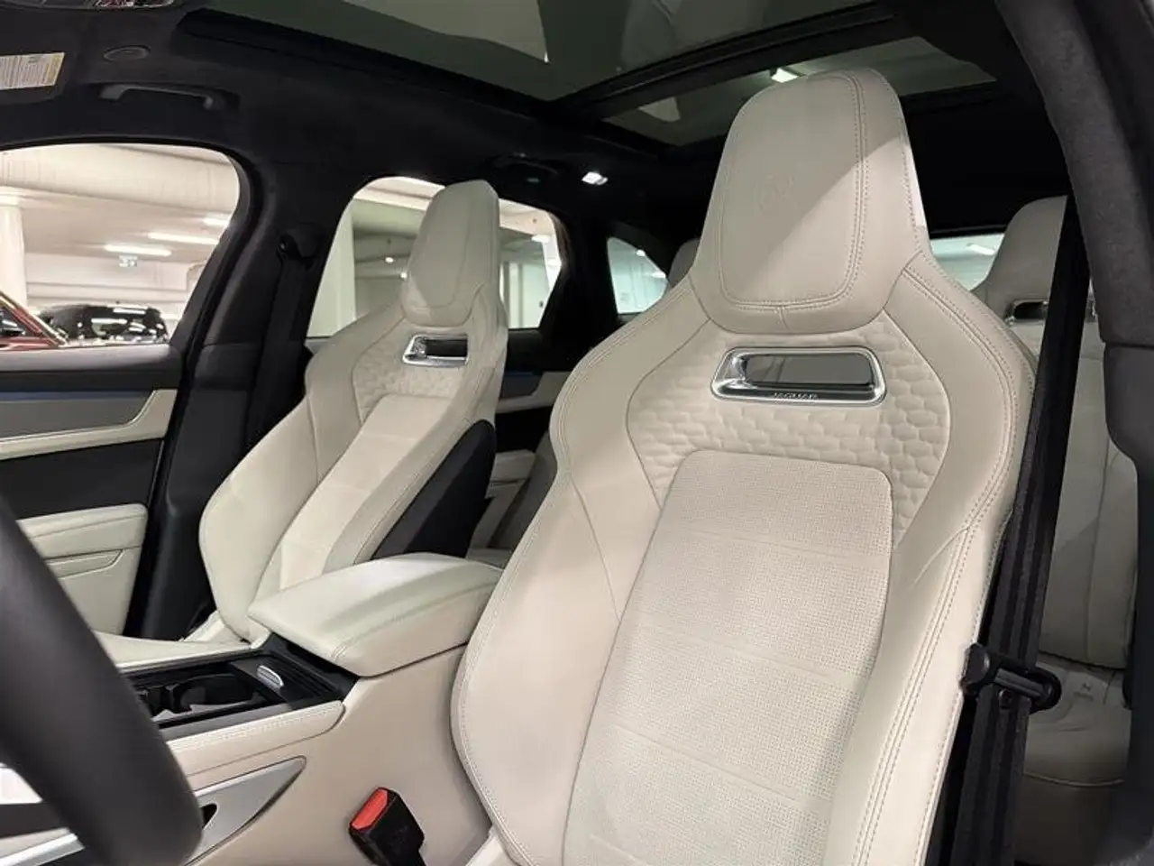 Jaguar F-Pace снимка Jaguar F-Pace