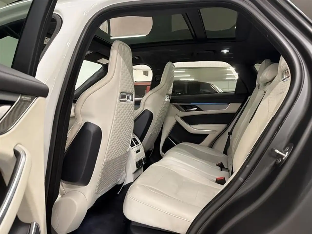 Jaguar F-Pace снимка Jaguar F-Pace