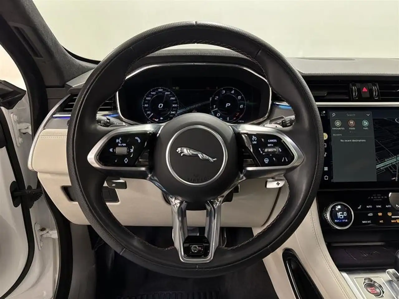 Jaguar F-Pace снимка Jaguar F-Pace