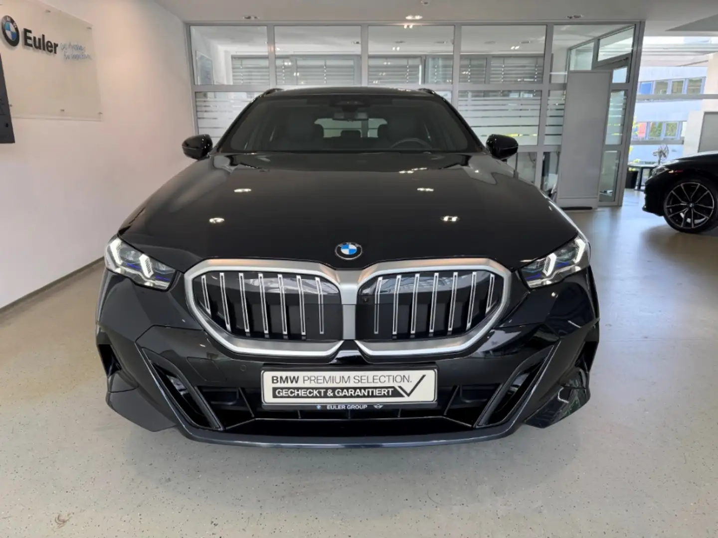 BMW 540 d xDr Touring M Sport AHK Pano StandHzg B&W PAProf Czarny - 2