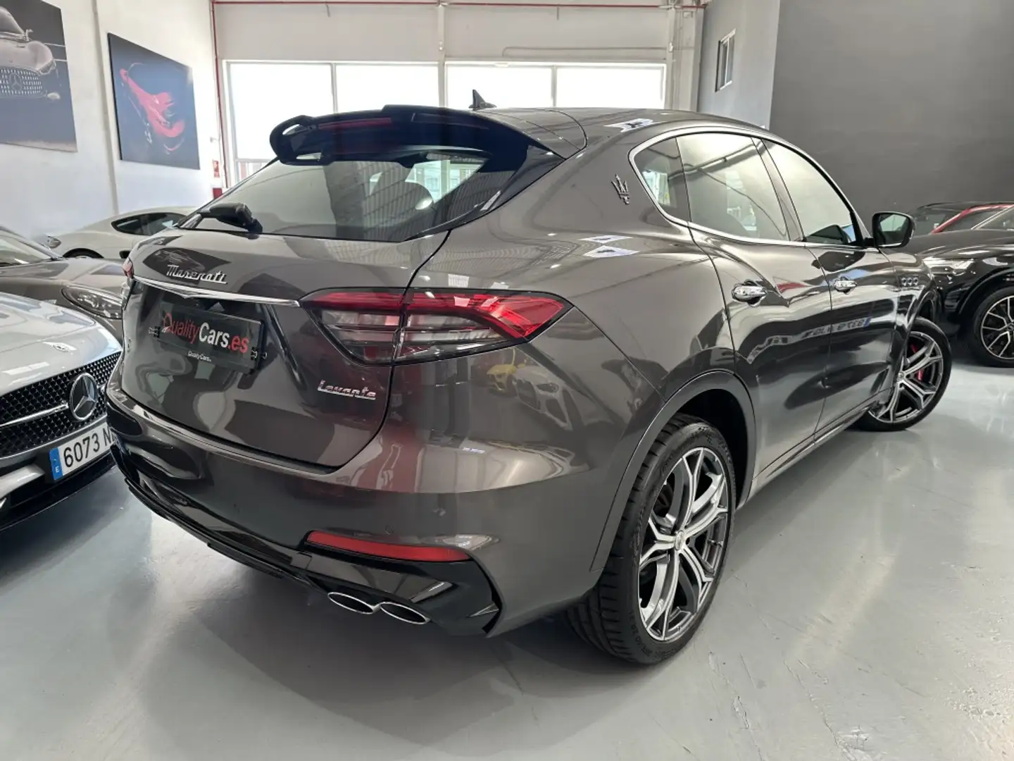 Maserati Levante 330 GT Aut. Gris - 2