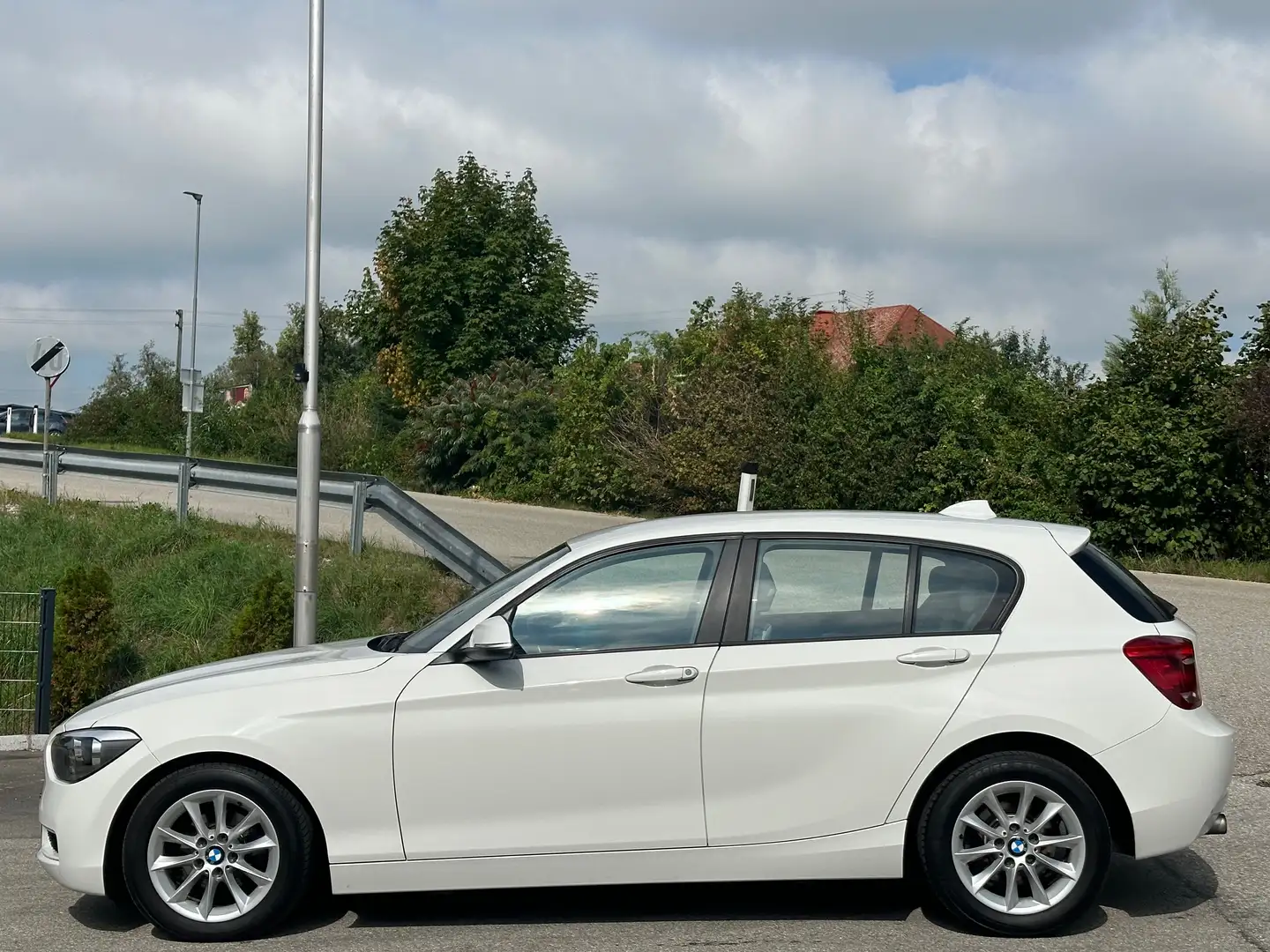 BMW 116 Urban*Edition*WenigKm*Öamtc Pickerl*Kredit*PDC Weiß - 2