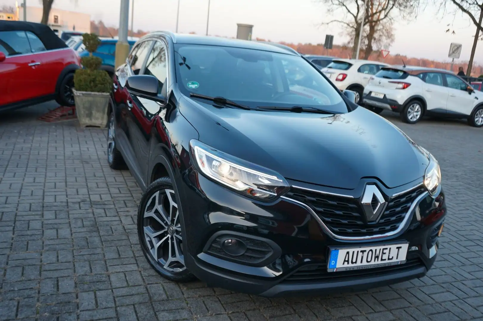 Renault Kadjar TCe 140 EDC GPF Limited Schwarz - 2