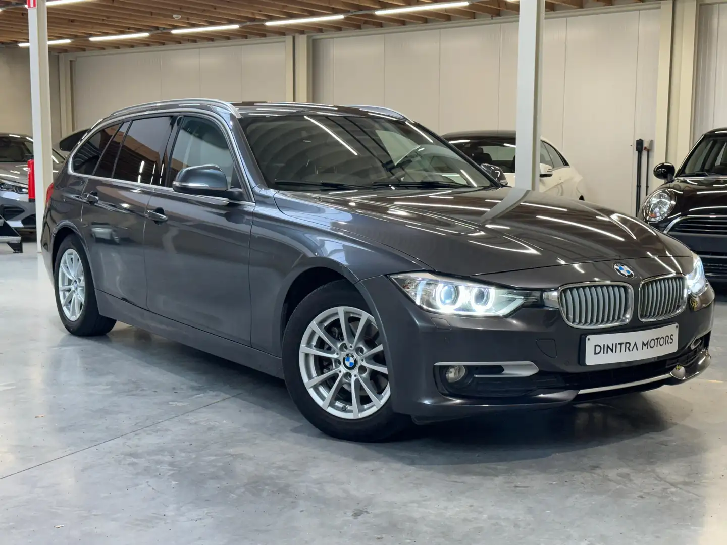 BMW 320 BMW 320d - Navi/Cruise/LED/Zetelvw v+a/Btw Gris - 1