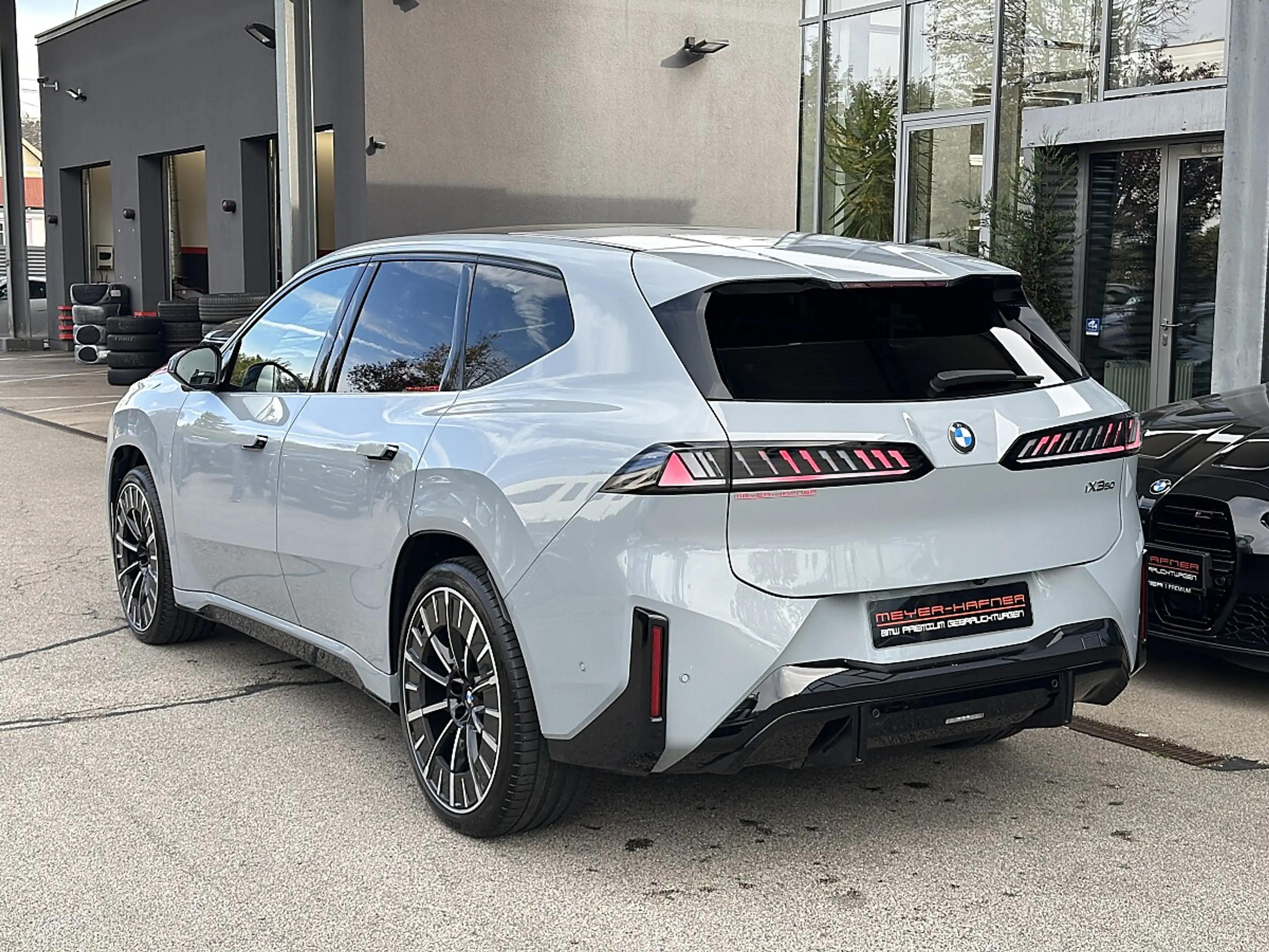 BMW iX3 50 xDrive M-Paket PRO — photo 11