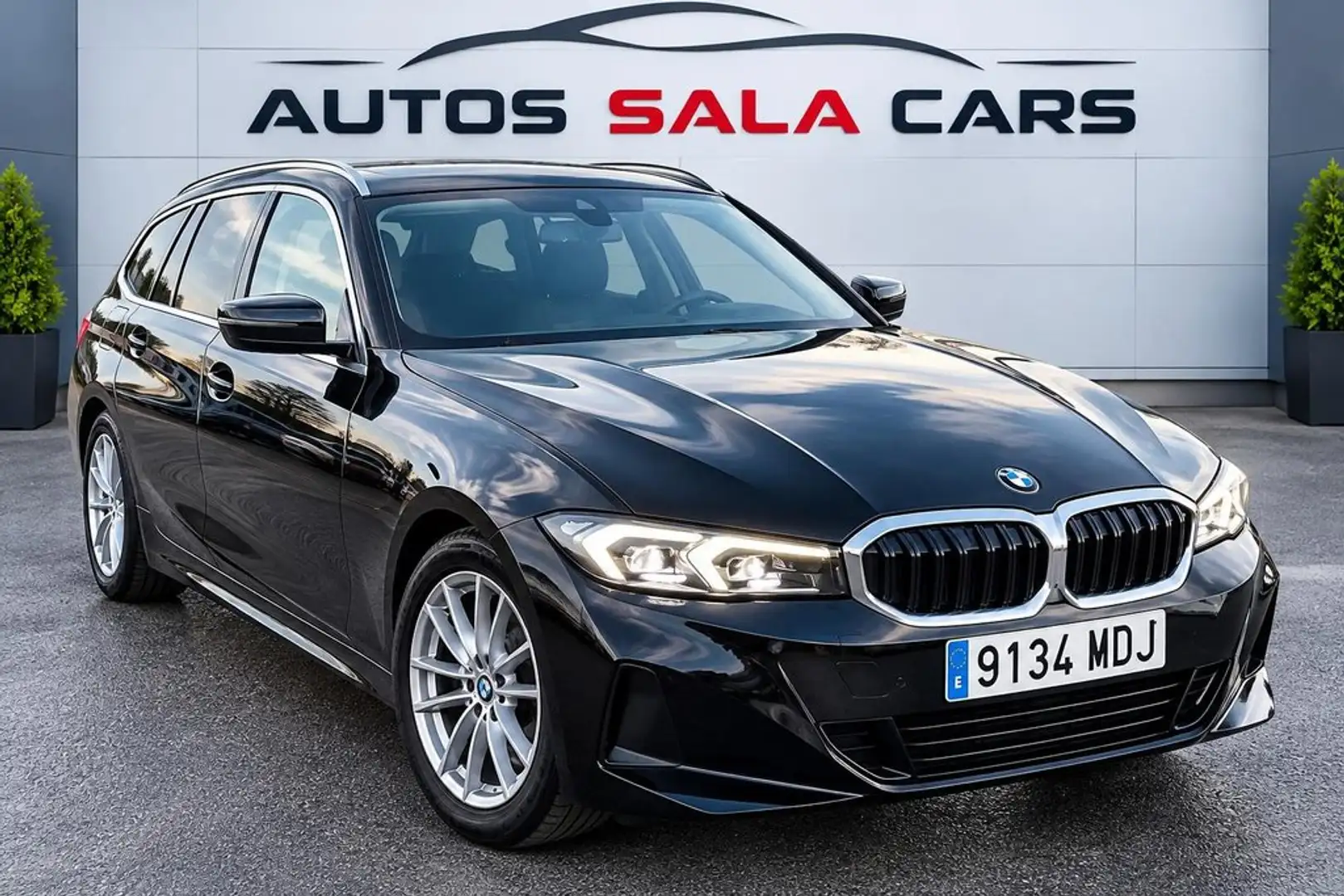BMW 318 318d Auto.Touring Negro - 2