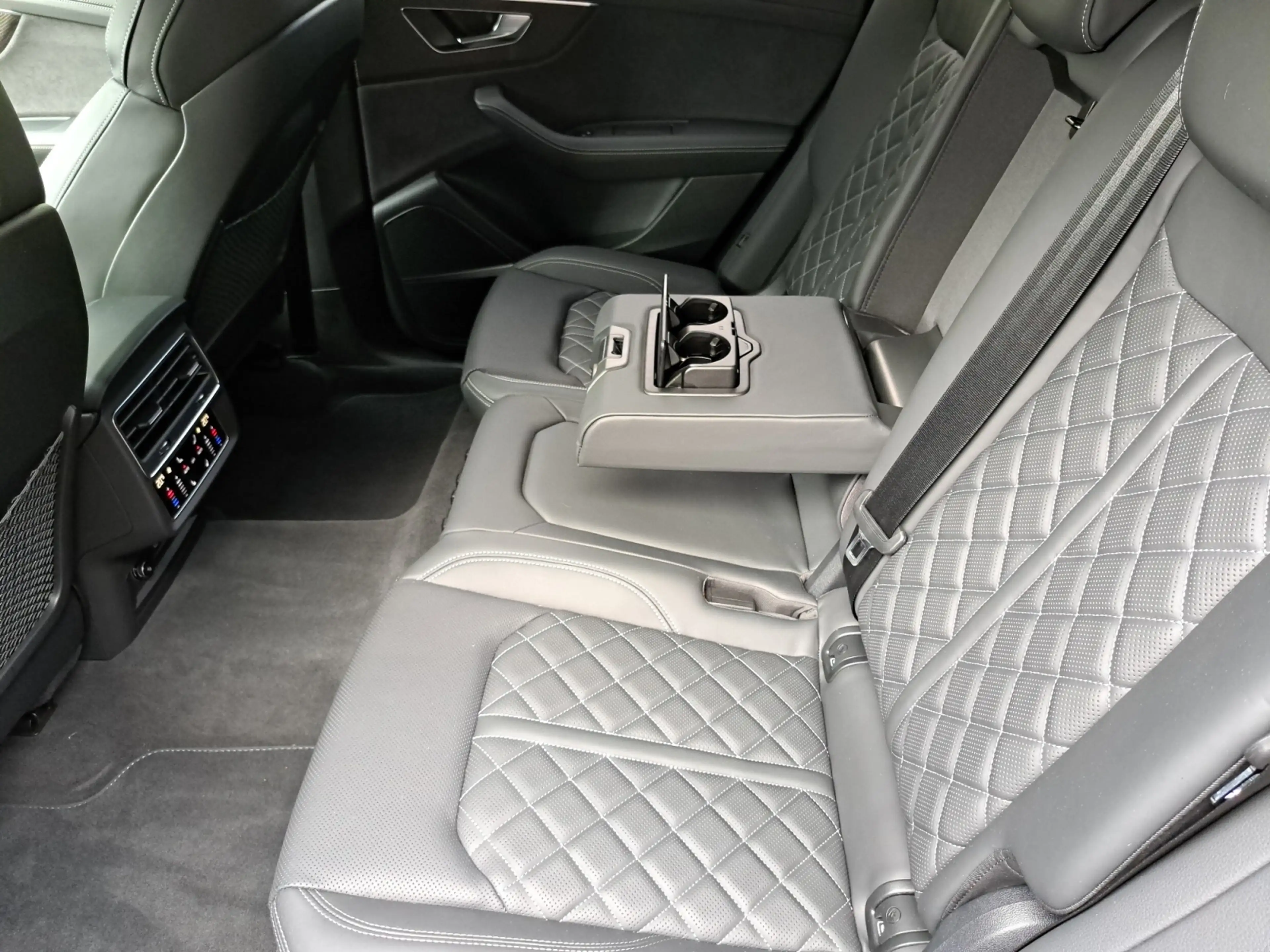 Audi SQ8 TFSI quattro tiptr. AHK PANO 23" STANDHEIZ SITZBE — photo 12