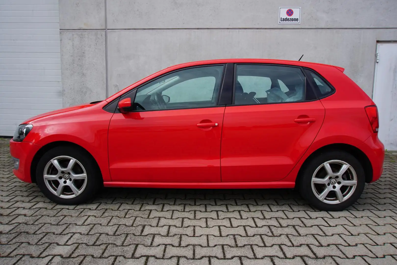 Volkswagen Polo 1,4 63kW Radio Klima ZV/FFB Alu Rouge - 2