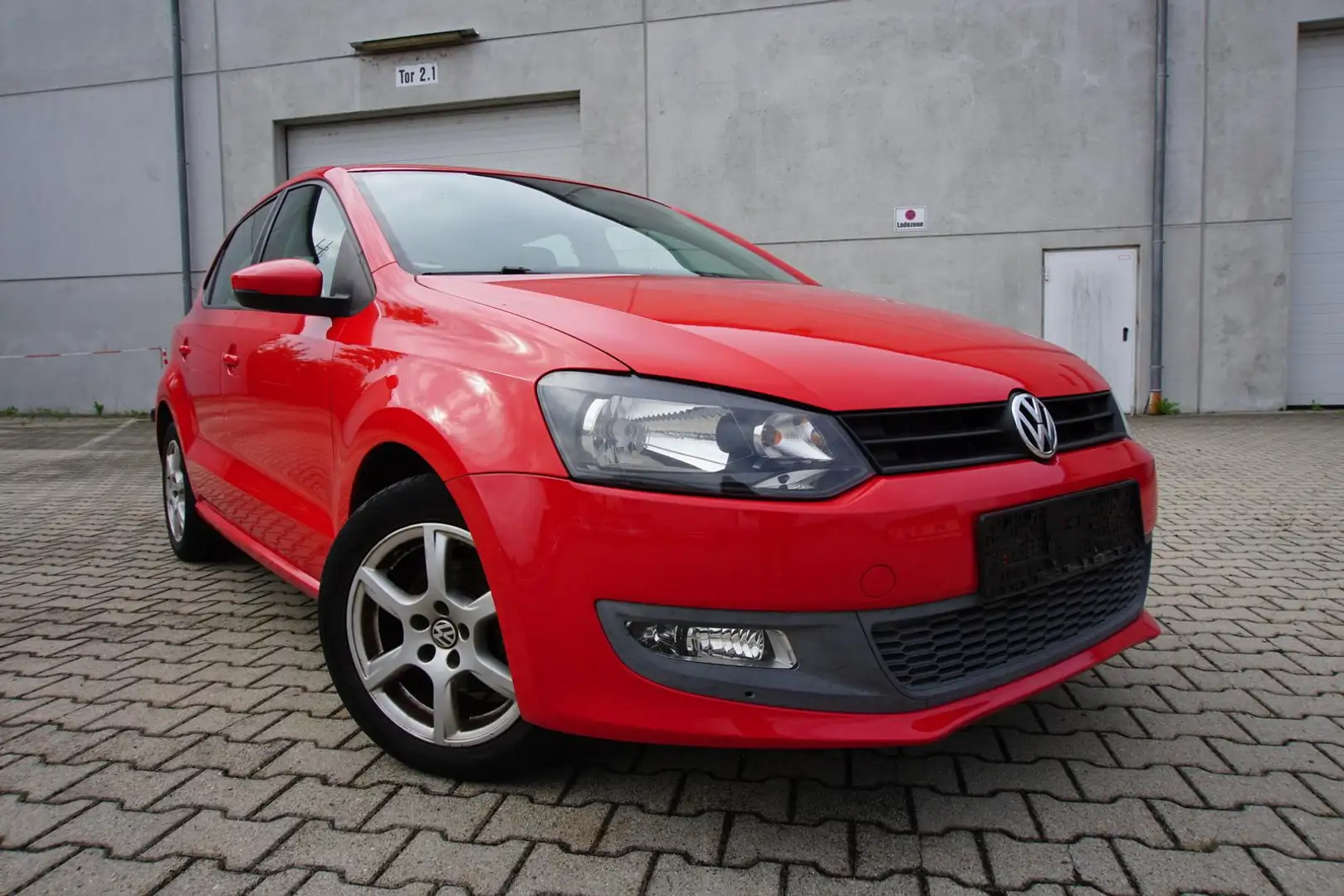 Volkswagen Polo 1,4 63kW Radio Klima ZV/FFB Alu Rouge - 1