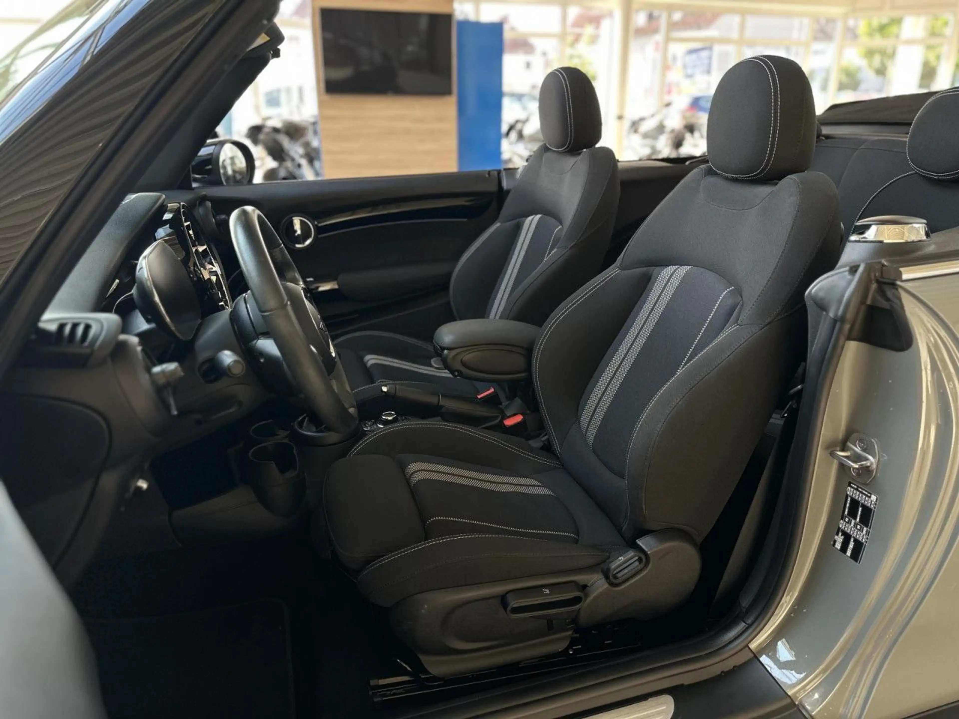 MINI Cooper S Cabrio Sports.LED PDC Sitzheizung DAB — photo 11