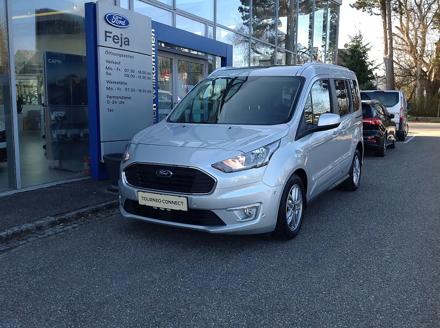 Ford Tourneo Connect Titanium 1,5 EcoBlue L1 Aut. Silber - 1