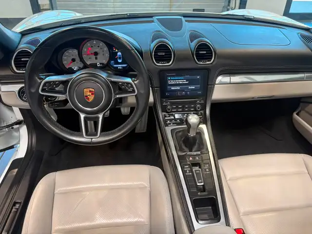 Porsche Boxster view 9