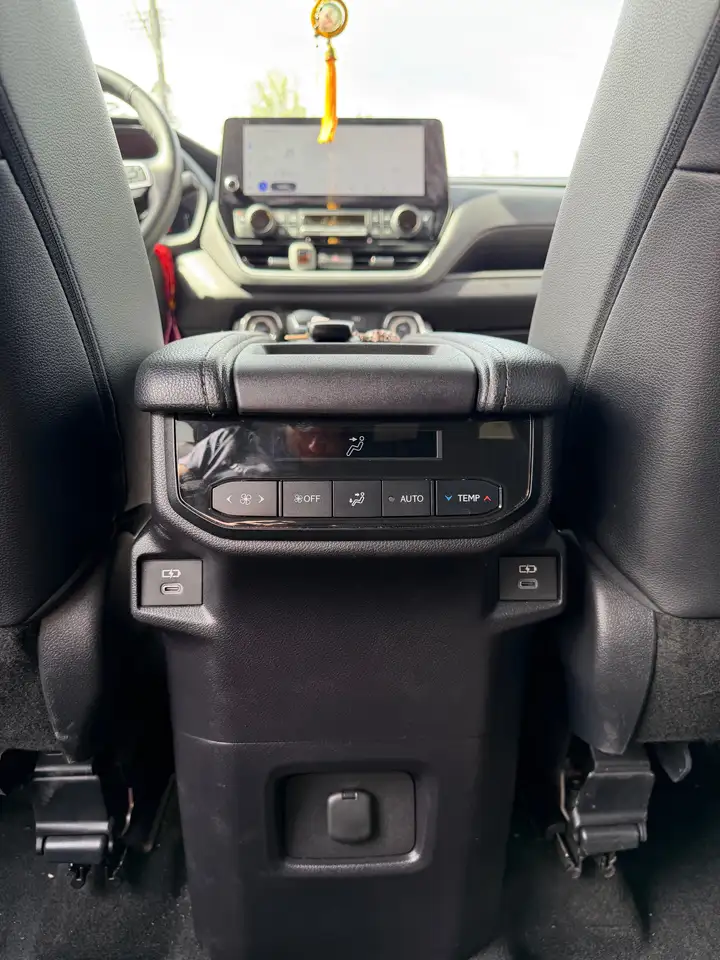 Toyota Grand Highlander снимка Toyota Grand Highlander