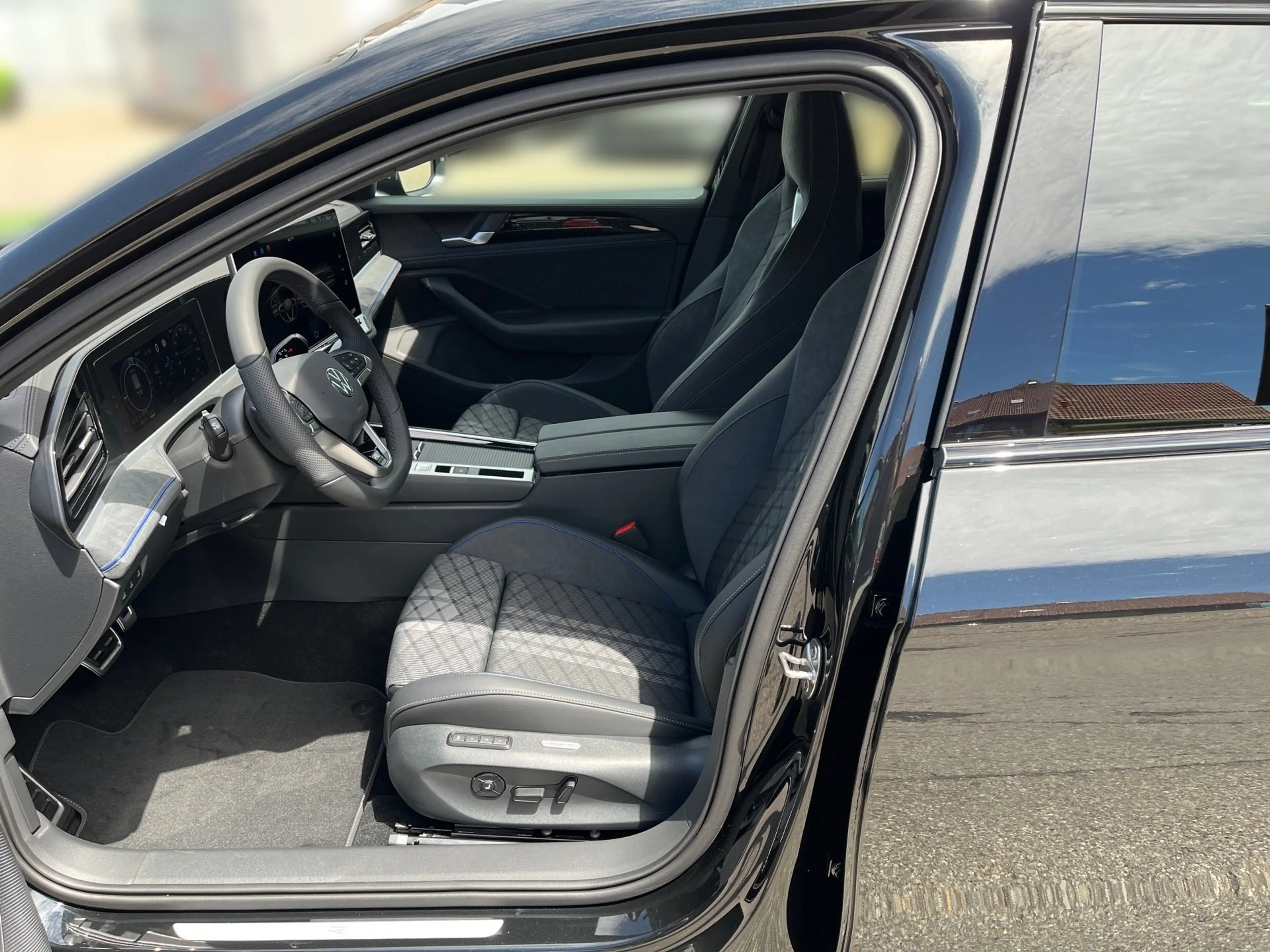 Volkswagen Passat Variant 1.5 TSI eHybrid R-Line *PANO*AHK* — photo 11