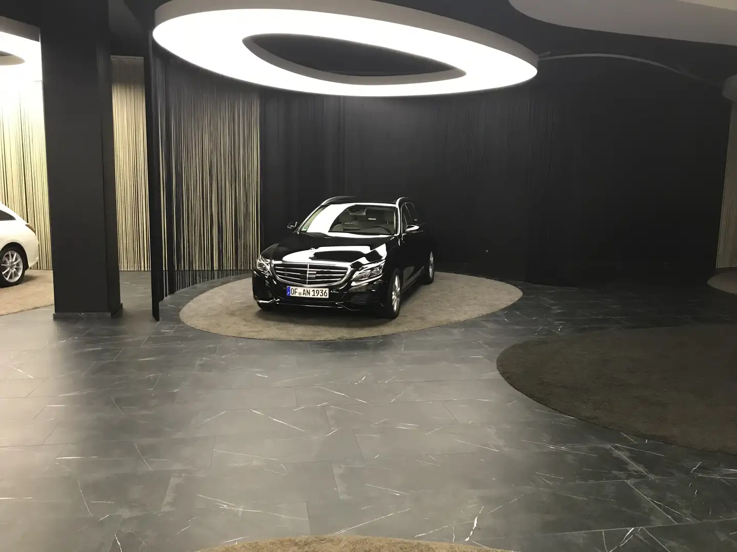 Mercedes-Benz C 400 4Matic T 9G-TRONIC Exclusive Schwarz - 1