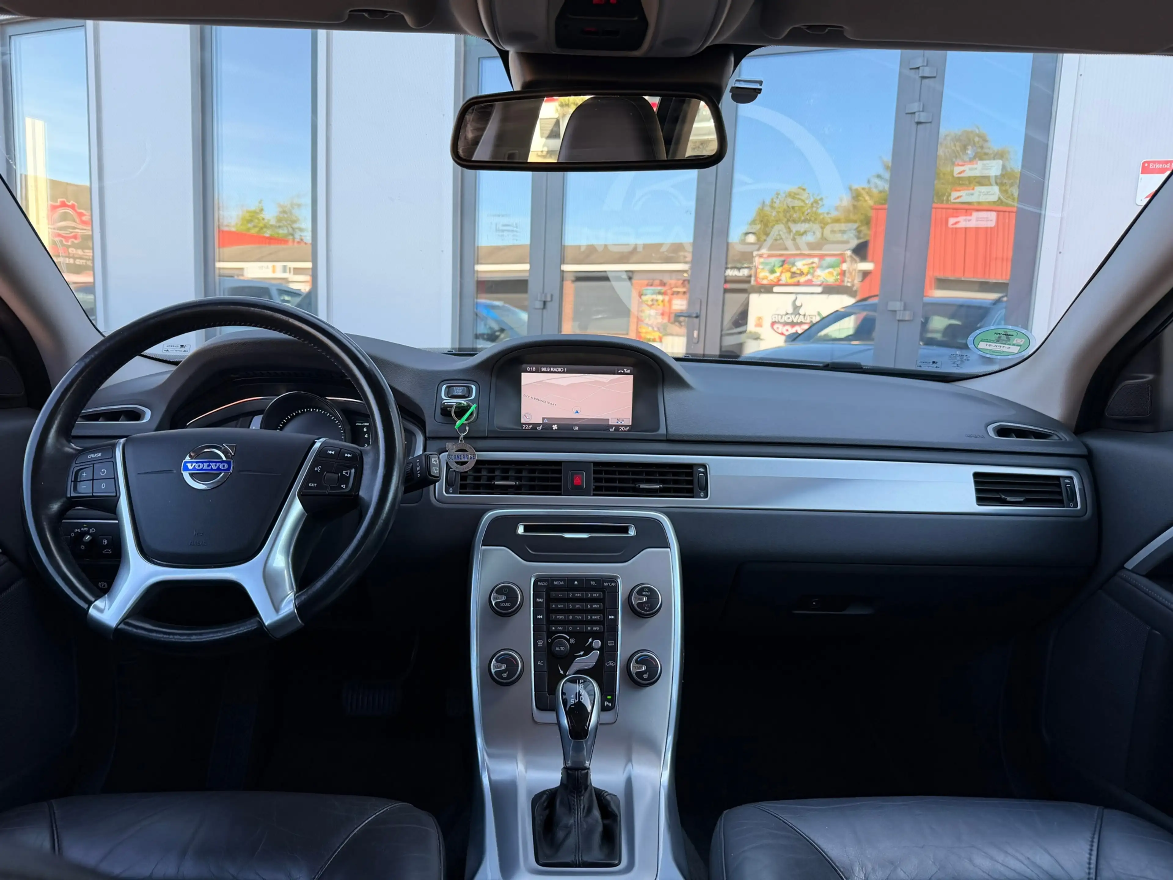 Volvo V70 1.6 T4 Nordic+|Leer|Trekhaak|xenon|Navi|PDC|NAP — photo 3