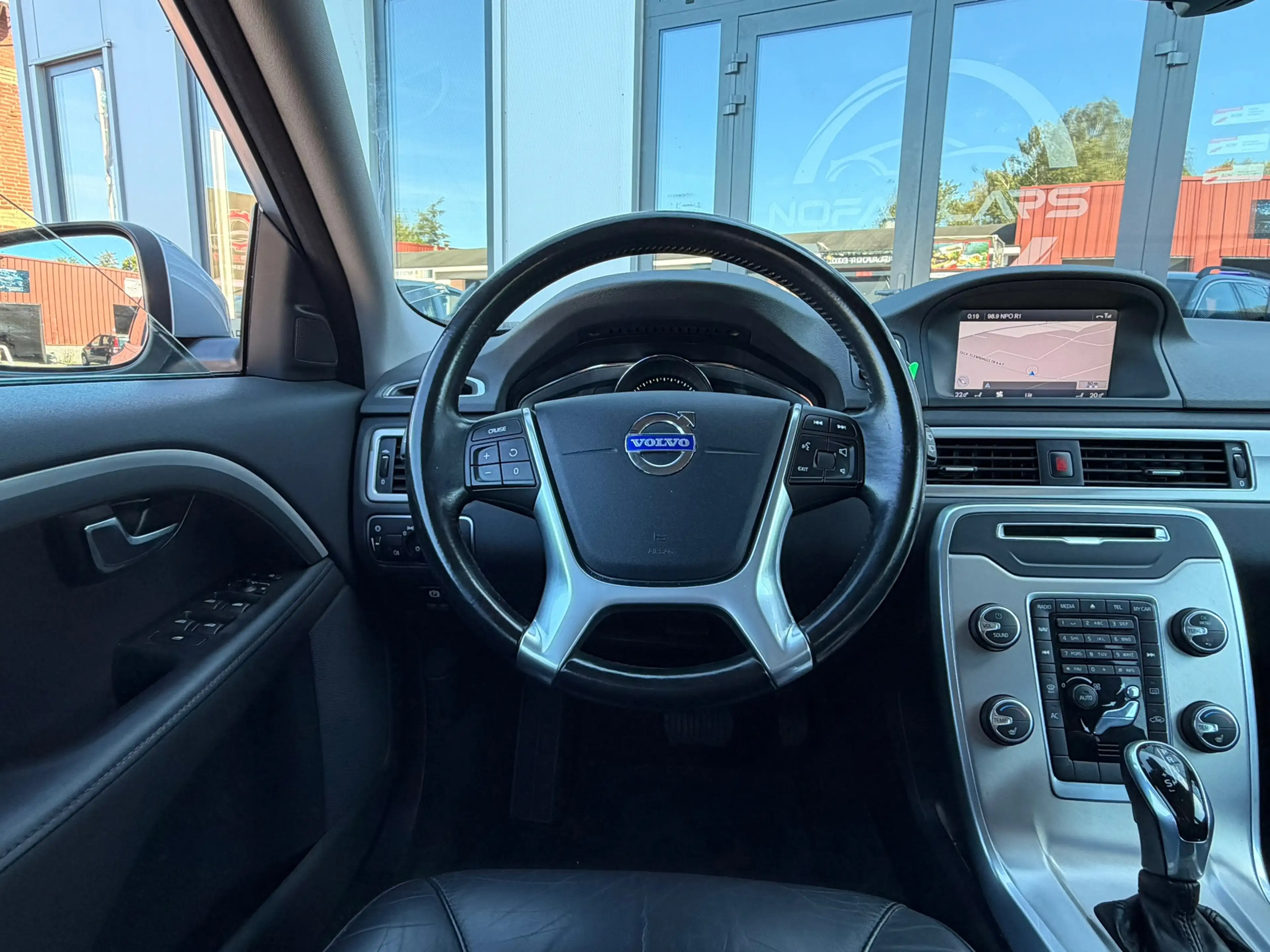 Volvo V70 1.6 T4 Nordic+|Leer|Trekhaak|xenon|Navi|PDC|NAP — photo 4