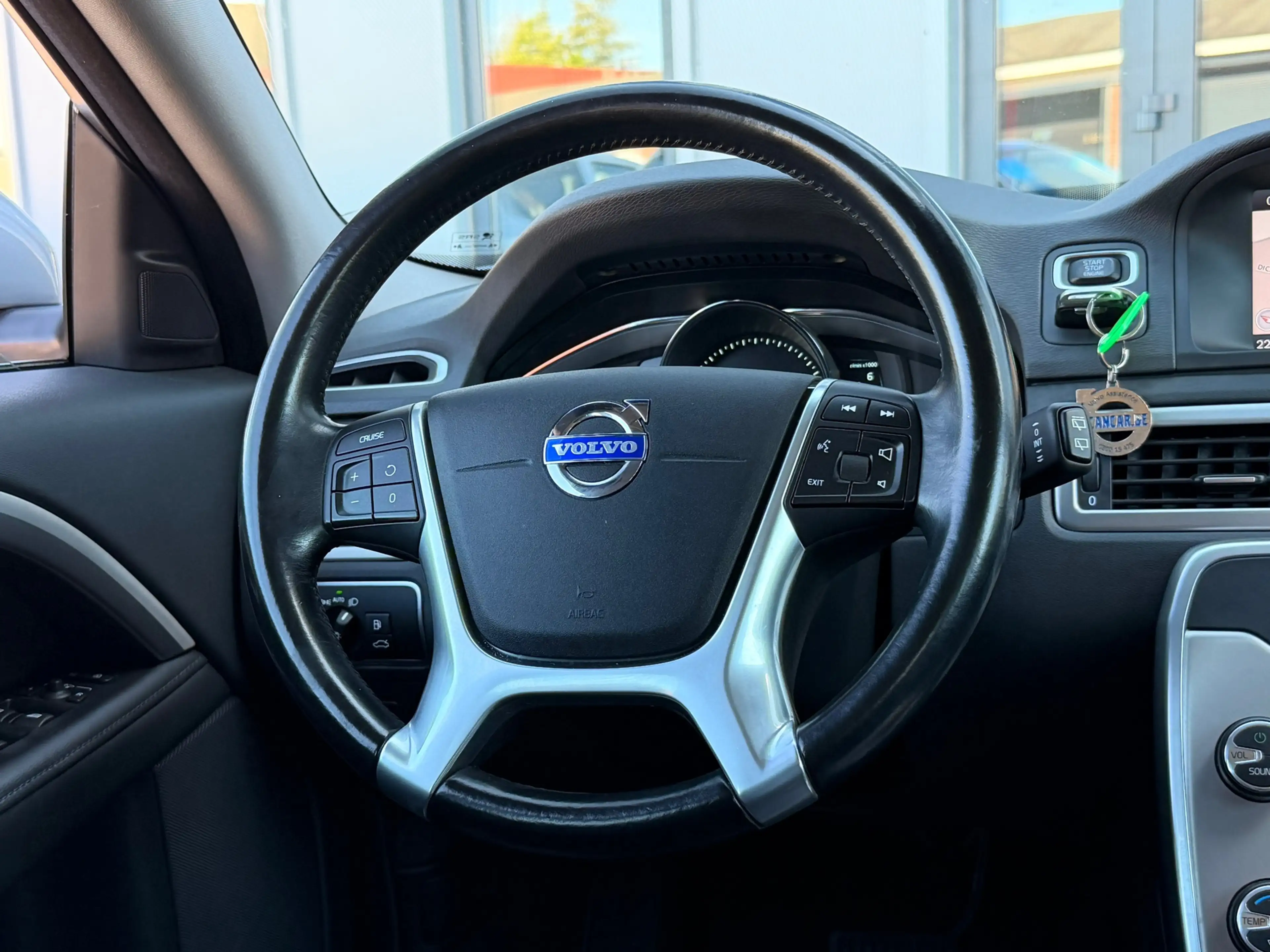 Volvo V70 1.6 T4 Nordic+|Leer|Trekhaak|xenon|Navi|PDC|NAP — photo 9