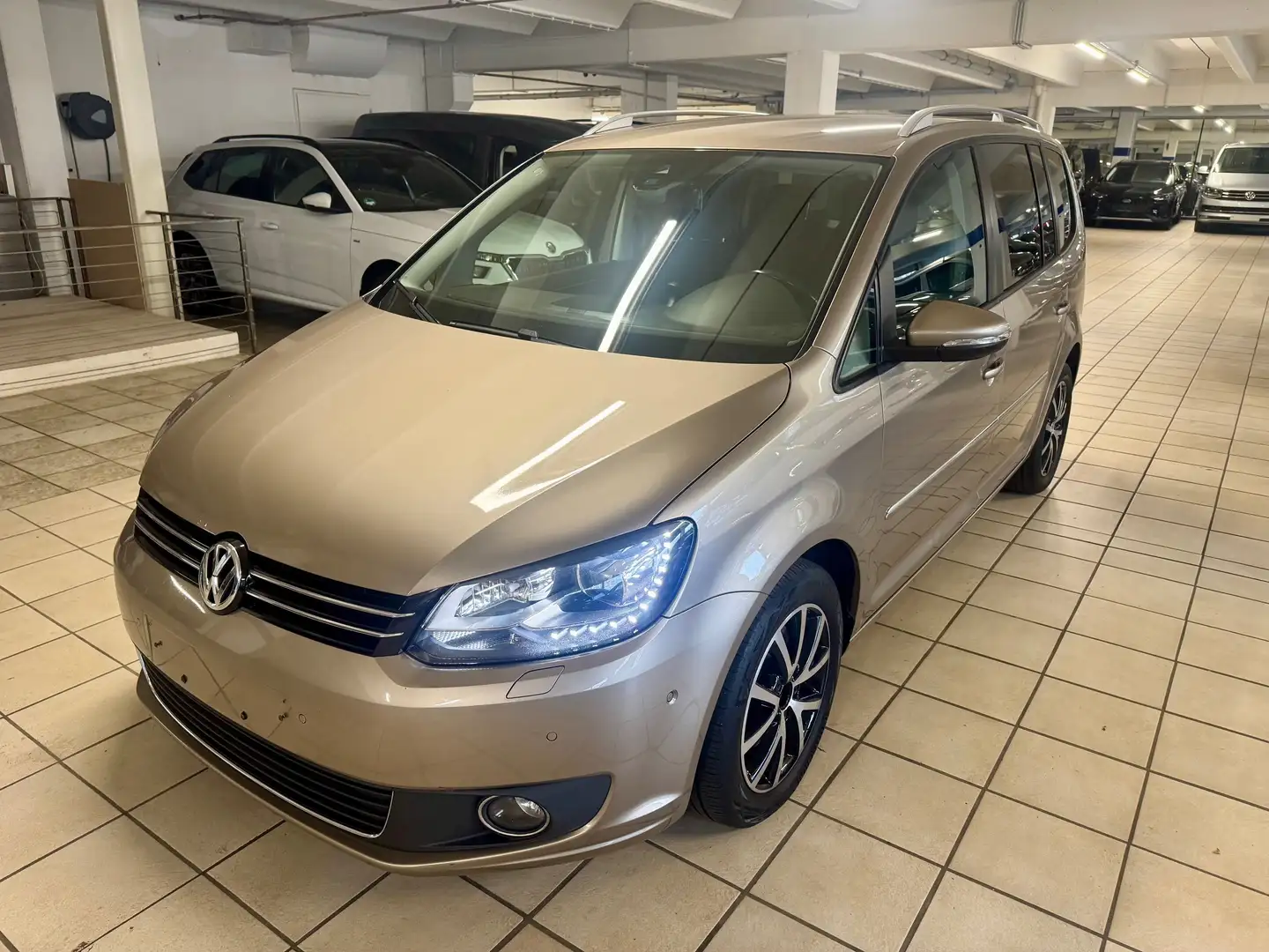 Volkswagen Touran 2.0 TDI Highline DSG, AHK, Navigation, LED Beige - 1