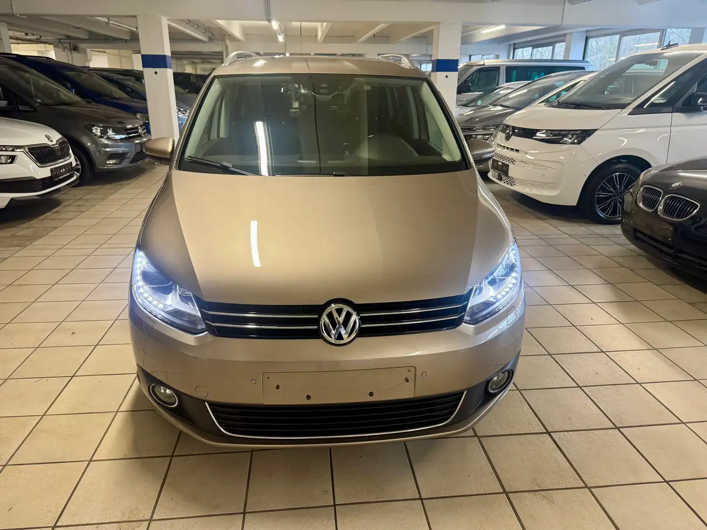 Volkswagen Touran 2.0 TDI Highline DSG, AHK, Navigation, LED Beige - 2